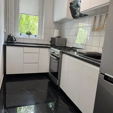 Saska Kepa Lux דירה