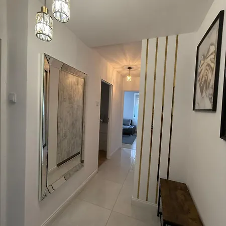 Saska Kepa Lux Apartment