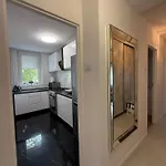 Saska Kepa Lux דירה *