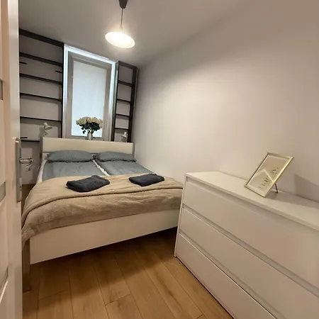 Saska Kepa Lux דירה *