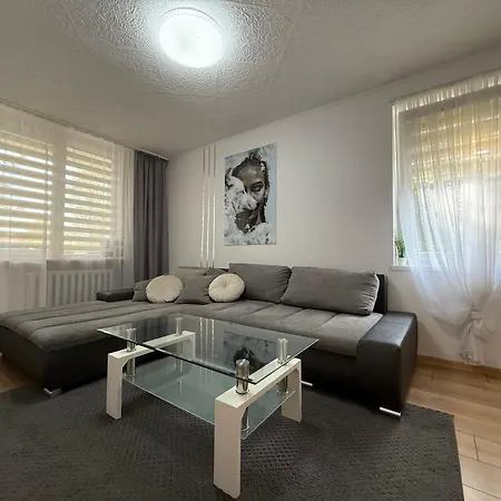 Saska Kepa Lux דירה
